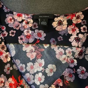 Like new Halogen sleeveless blouse size small